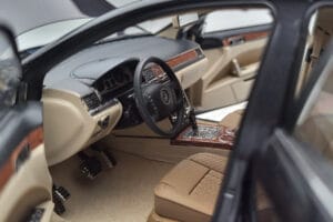 Volkswagen Phaeton V6 Mazeppa Grijs Kyosho 1:18 08831MBK Metaal — afbeelding 8 van 9