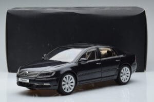 Volkswagen Phaeton V6 Mazeppa Grijs Kyosho 1:18 08831MBK Metaal — afbeelding 9 van 9