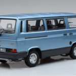 Volkswagen T3 Multivan Blauw Norev 1:18 - image 2 of 6