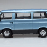 Volkswagen T3 Multivan Blauw Norev 1:18 - image 3 of 6