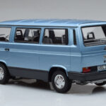Volkswagen T3 Multivan Blauw Norev 1:18 - image 5 of 6