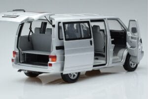 Volkswagen T4b Transporter Caravelle Minibus Schuco 1:18 450041500 Metaal — afbeelding 2 van 8