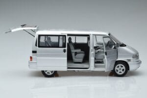 Volkswagen T4b Transporter Caravelle Minibus Schuco 1:18 450041500 Metaal — afbeelding 4 van 8