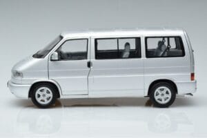 Volkswagen T4b Transporter Caravelle Minibus Schuco 1:18 450041500 Metaal — afbeelding 5 van 8