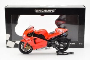 Yamaha YZR-M1 Marlboro Yamaha Team #3 M. Biaggi MotoGP 2002 Minichamps 1:12 122026303 Metaal — afbeelding 4 van 4
