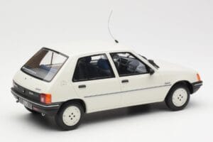 Peugeot 205 Junior Wit Otto 1:18 OT463 Hars — afbeelding 2 van 6