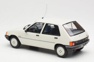 Peugeot 205 Junior Wit Otto 1:18 OT463 Hars — afbeelding 5 van 6