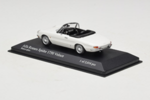 Alfa Romeo 1750 Spider Veloce Wit Minichamps 1:43 400120530 Metaal — afbeelding 3 van 4