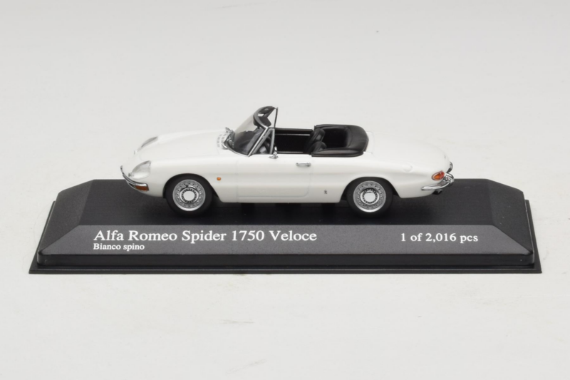 Alfa Romeo 1750 Spider Veloce Wit Minichamps 1:43 400120530 Metaal