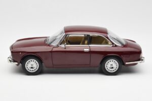 Alfa Romeo 2000 GTV Kastanjerood Norev 1:18 187916 Metaal — afbeelding 4 van 8