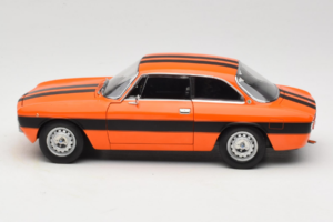 Alfa Romeo 2000 GTV Oranje Norev 1:18 187918 Metaal — afbeelding 4 van 8