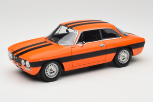 Alfa Romeo 2000 GTV Oranje Norev 1:18 187918 Metaal