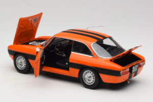 Alfa Romeo 2000 GTV Oranje Norev 1:18 187918 Metaal — afbeelding 5 van 8
