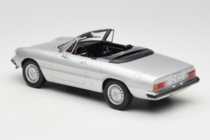 Alfa Romeo 2000 Spider Zilver Norev 1:18 187884 Metaal — afbeelding 5 van 6