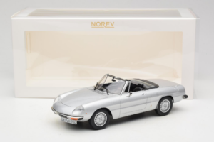 Alfa Romeo 2000 Spider Zilver Norev 1:18 187884 Metaal — afbeelding 6 van 6
