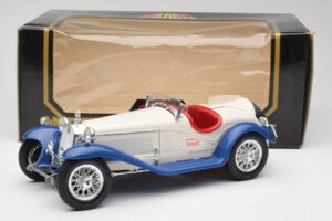 Alfa Romeo 2300 Spider Wit & Blauw Bburago 1:18 3008-M1 Metaal — afbeelding 6 van 6