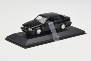 Alfa Romeo 75 3.0 V6 Zwart Minichamps 1:43 403120463 Metaal — afbeelding 2 van 4