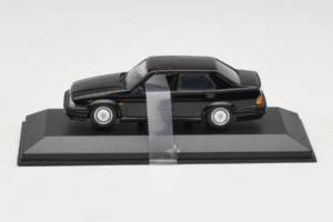 Alfa Romeo 75 3.0 V6 Zwart Minichamps 1:43 403120463 Metaal