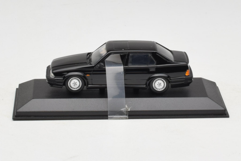Alfa Romeo 75 3.0 V6 Zwart Minichamps 1:43 Alfa Romeo 75 3.0 V6 Zwart Minichamps 1:43 403120463 Metaal