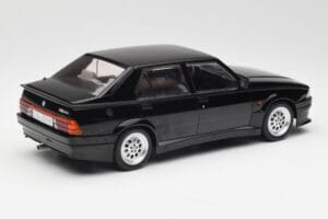 Alfa Romeo 75 Turbo Evoluzione Zwart MCG 1:18 MCG18429 Metaal — afbeelding 2 van 6
