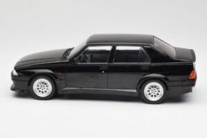 Alfa Romeo 75 Turbo Evoluzione Zwart MCG 1:18 MCG18429 Metaal — afbeelding 3 van 6
