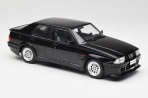 Alfa Romeo 75 Turbo Evoluzione Zwart MCG 1:18 MCG18429 Metaal — afbeelding 4 van 6