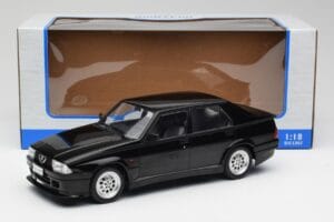 Alfa Romeo 75 Turbo Evoluzione Zwart MCG 1:18 MCG18429 Metaal — afbeelding 6 van 6