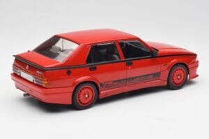 Alfa Romeo 75 Turbo Evoluzione Rood MCG 1:18 MCG18428 Metaal — afbeelding 2 van 6