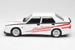 Alfa Romeo 75 Turbo Evoluzione Wit MCG 1:18 MCG18430 Metaal — afbeelding 3 van 6