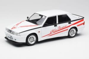 Alfa Romeo 75 Turbo Evoluzione Wit MCG 1:18 MCG18430 Metaal