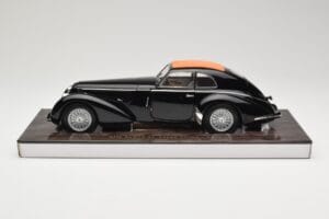 Alfa Romeo 8C 2900B Lungo Zwart Minichamps 1:18 100120421 Metaal