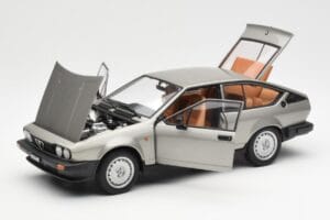 Alfa Romeo Alfetta GTV 2.0 Grijs Metallic AUTOart 1:18 70147 Metaal — afbeelding 2 van 8