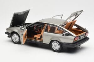 Alfa Romeo Alfetta GTV 2.0 Grijs Metallic AUTOart 1:18 70147 Metaal — afbeelding 5 van 8
