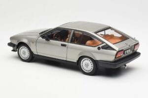 Alfa Romeo Alfetta GTV 2.0 Grijs Metallic AUTOart 1:18 70147 Metaal — afbeelding 7 van 8