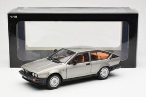 Alfa Romeo Alfetta GTV 2.0 Grijs Metallic AUTOart 1:18 70147 Metaal — afbeelding 8 van 8