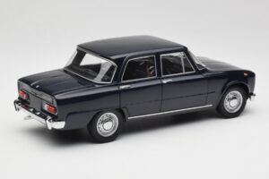 Alfa Romeo Giulia 1300 Blauw Minichamps 1:18 180120905 Metaal — afbeelding 3 van 8