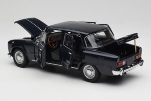 Alfa Romeo Giulia 1300 Blauw Minichamps 1:18 180120905 Metaal — afbeelding 5 van 8