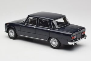 Alfa Romeo Giulia 1300 Blauw Minichamps 1:18 180120905 Metaal — afbeelding 7 van 8