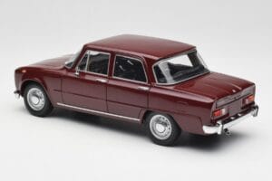 Alfa Romeo Giulia 1300 Donkerrood Minichamps 1:18 180120906 Metaal — afbeelding 7 van 8