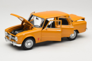 Alfa Romeo Giulia 1300 Super Oranje Minichamps 1:18 180120900 Metaal — afbeelding 2 van 8