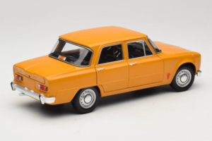 Alfa Romeo Giulia 1300 Super Oranje Minichamps 1:18 180120900 Metaal — afbeelding 3 van 8