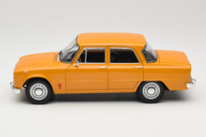 Alfa Romeo Giulia 1300 Super Oranje Minichamps 1:18 180120900 Metaal — afbeelding 4 van 8