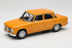 Alfa Romeo Giulia 1300 Super Oranje Minichamps 1:18 180120900 Metaal