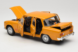 Alfa Romeo Giulia 1300 Super Oranje Minichamps 1:18 180120900 Metaal — afbeelding 5 van 8