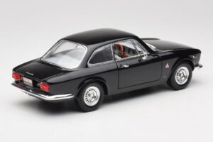 Alfa Romeo Giulia Sprint GTA Zwart Road Signature 1:18 92348 Metaal — afbeelding 3 van 8