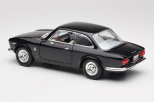 Alfa Romeo Giulia Sprint GTA Zwart Road Signature 1:18 92348 Metaal — afbeelding 7 van 8