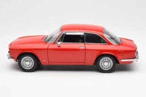 Alfa Romeo GT 1300 Junior LHD Rood AUTOart 1:18 70131 Metaal — afbeelding 4 van 8