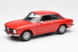 Alfa Romeo GT 1300 Junior LHD Rood AUTOart 1:18 70131 Metaal