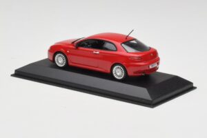 Alfa Romeo GT Alfa Rood Minichamps 1:43 400120321 Metaal — afbeelding 3 van 4