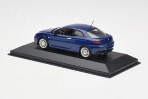 Alfa Romeo GT Dark Blue Metallic Minichamps 1:43 400120326 Metaal — afbeelding 3 van 4